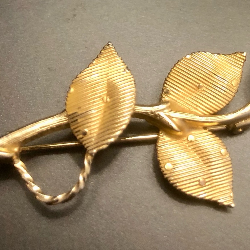 Vintage Rose Brooch - Costume Jewelry - Picture 7 of 10